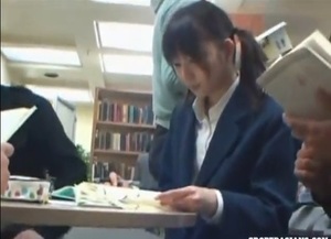 【勉強熱心な真面目系美少女女子中学生が図書館で友達の目の前で犯される！】制服美少女女子中学生集団痴漢寝取られ輪姦乱行！