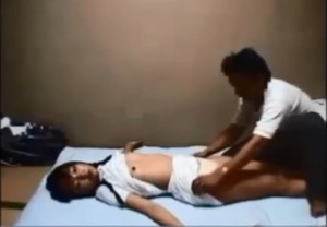 【黒髪ツインテ美少女の寝込みを襲う変態親父！】部活後疲れている女子中学生の娘を睡眠薬で眠らせてまで犯す変態でクズな父親！