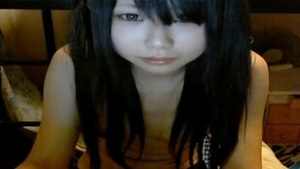 【ヤリマン痴女ビッチなギャル系女子中学生のライブチャット配信！】性の快感に浸りエロイプで小遣い稼ぎする淫乱美少女！