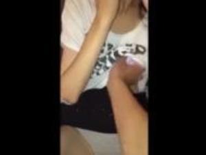 【ガリガリロリ美少女女子高生が変態男たちに囲まれ紅一点乱行！】スレンダー貧乳美少女女子高生ホテルハメ撮り乱行円光！