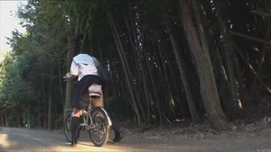 【気付かぬうちにサドルに媚薬を塗りたくられ身体を侵された女子中学生！】体の痙攣が止まらずハメ撮り野外調教で犯される！