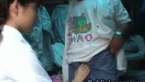 ＜ハメ撮り・眼鏡女子高生のフェラ抜き＞「ち〇ぽいやぁん♡」鬼畜たちに調教されて嫌々咥えちゃうｊｋ＜野外＞