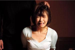 【超絶ヤバい！集団レイプ映像】「そこ責めてー！」借金を肩代わりするためにレイプされちゃった美人妻ww