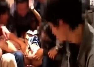 【閲覧注意！某有名大学の新歓で実際に行われた新入生レイプ現場を撮影！】可愛くてスタイルも抜群な女子大生集団レイプ！