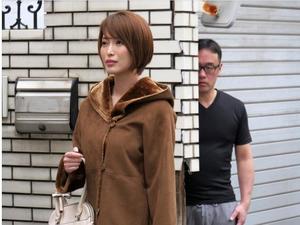 【ストーカー男】美人人妻が突然押し倒され→無理やりフェラ→脅されながら正常位→バック→中だしされ呆然→台所でフェラ