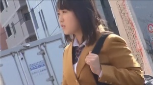 ＜痴漢にいたずらされる女子高生＞「いやぁ！たすけて～（泣）」変態におっぱいを揉まれて嫌ながらも濡れイキしちゃう！