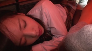 【ヤリマン美少女がこたつの中で兄貴チンポに喘ぎ感じまくり！】制服美少女女子高生寝取り近親相姦生ハメセックス！