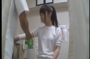 ＜女子高生・変態マッサージ＞「あん！なんか変」痴漢にだまされて可愛い体をいたずら弄ばれる美少女のヤバ映像！