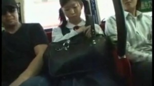 ＜可愛い制服美少女レイプ・痴漢バス＞「いやぁ！おねがいやめて（泣）」キモ男にクンニされてマジ泣きモードなｊｃ